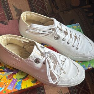 Havaianas White Canvas Sneakers